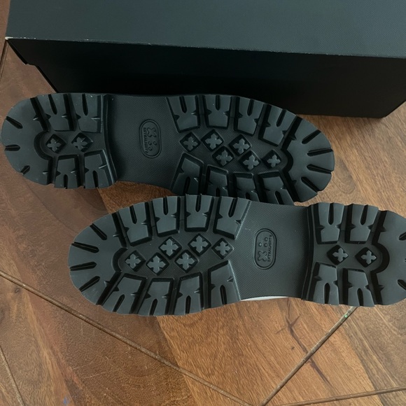 G.H. Bass Weejuns Superlug Loafers - Picture 4 of 8